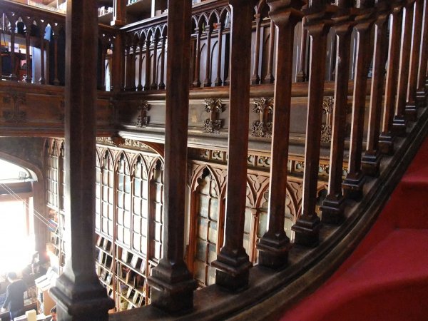 Porto_-_livraria_Lello_e_Irmão_4