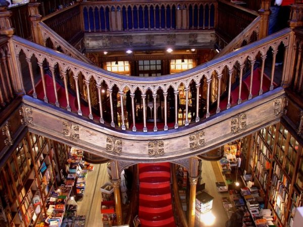 lello-bookstore-interieur